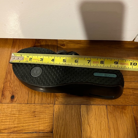 Cole Hahn Nike Air Thong Sandals - Picture 7 of 7
